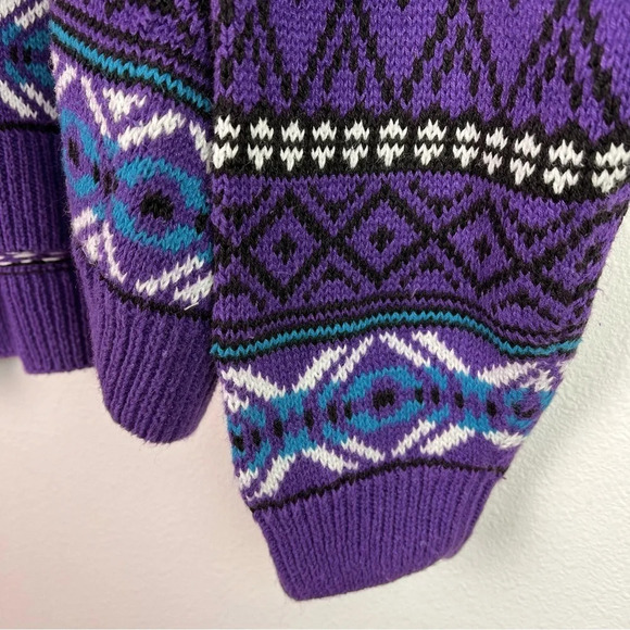 Vintage Sweater Geometric Print V Neck Size Medium Studio HQ Purple Blue White - Picture 4 of 10